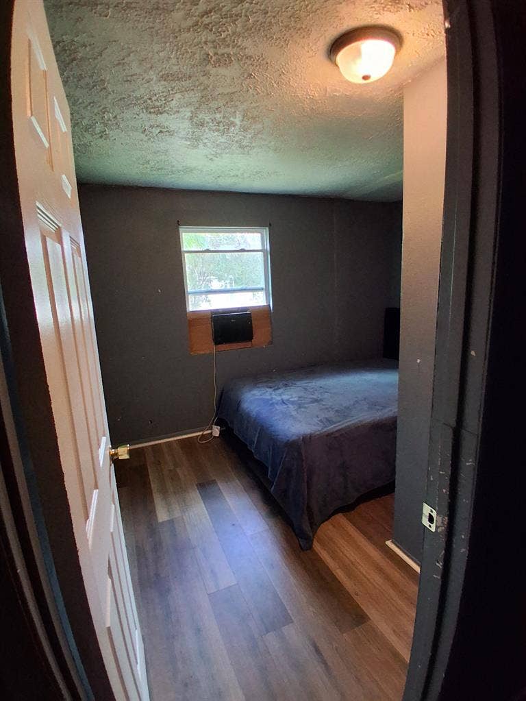 Single person room for rent