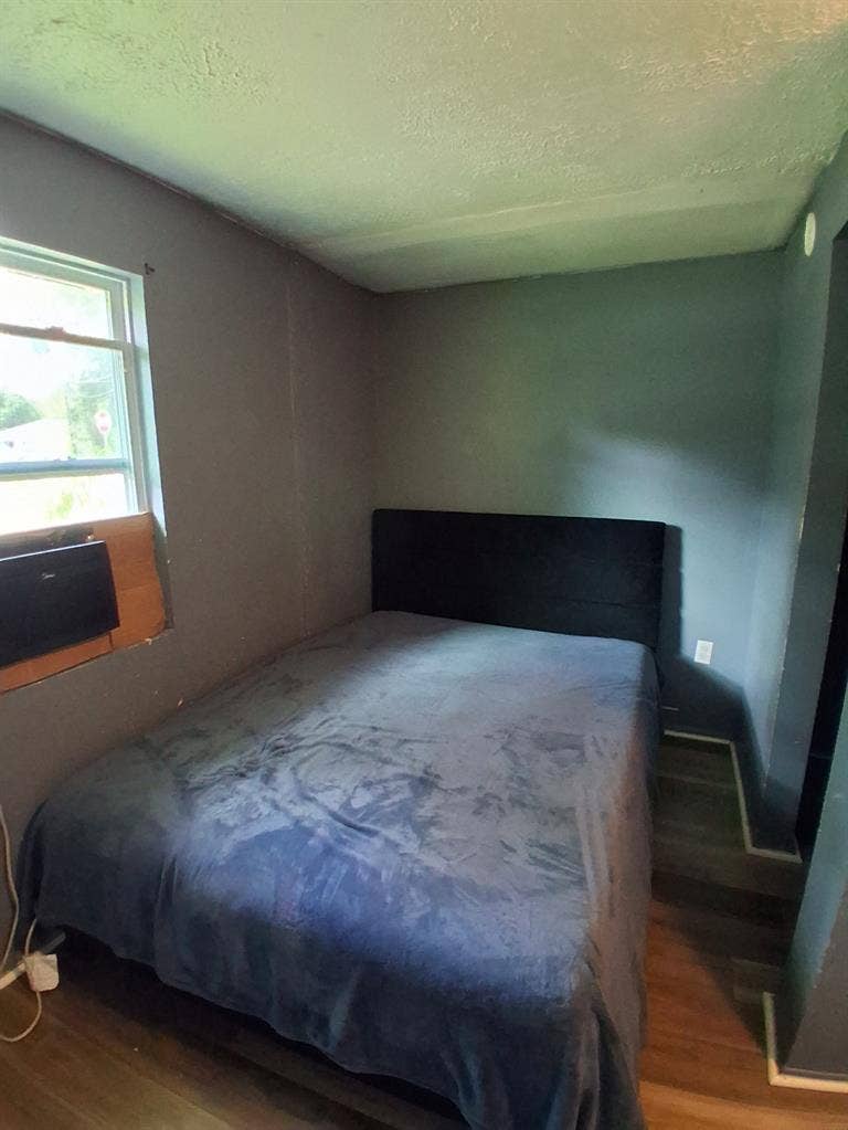 Single person room for rent