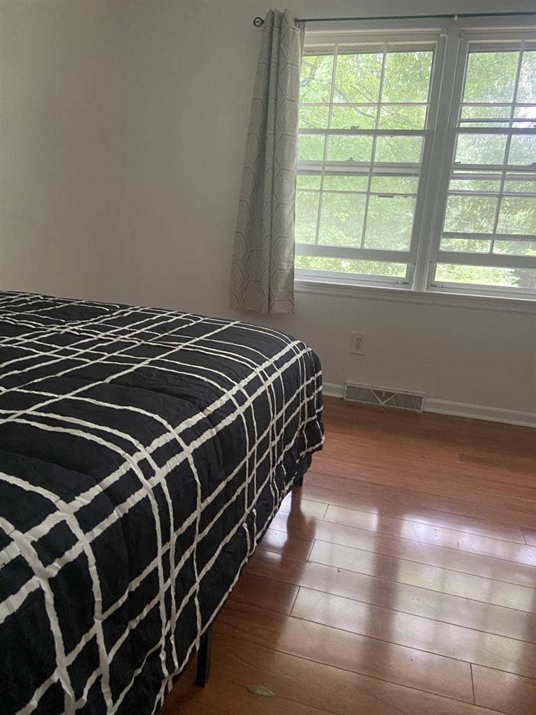 Private room in Quiet Cary home