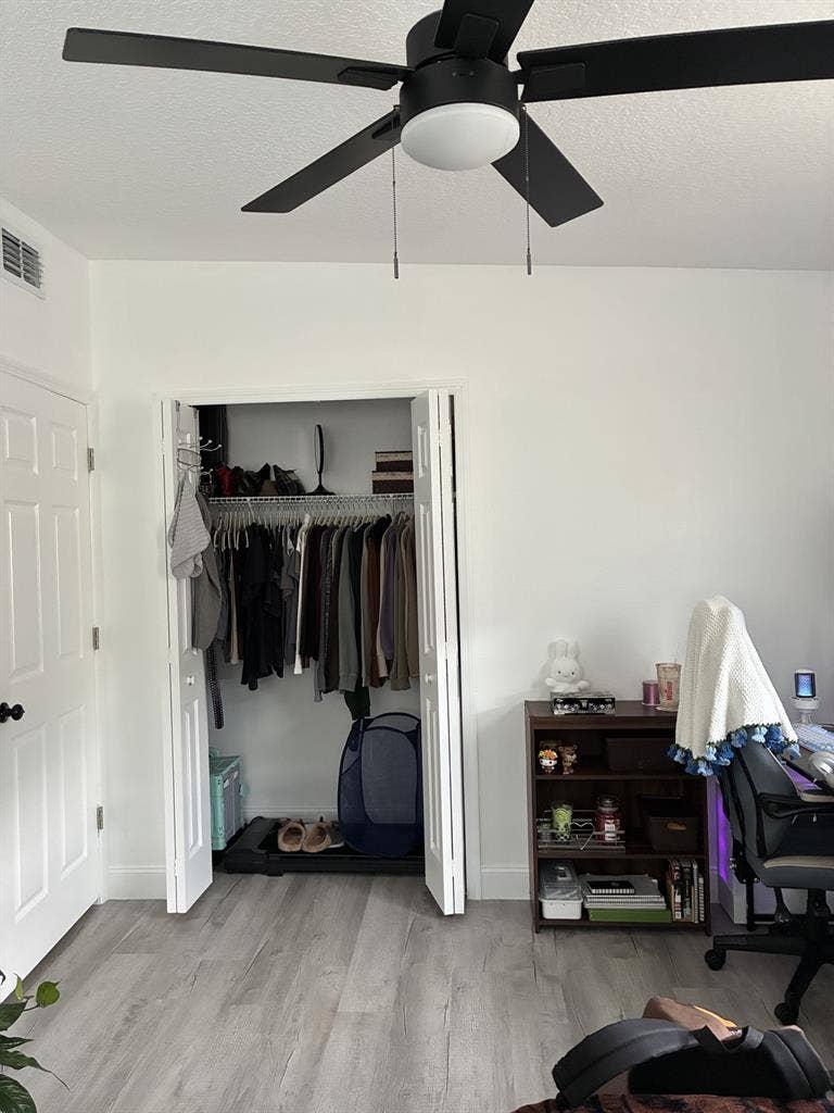 Looking for roommate- 10 months!