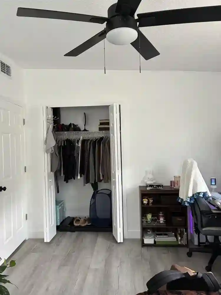 Looking for roommate- 10 months!