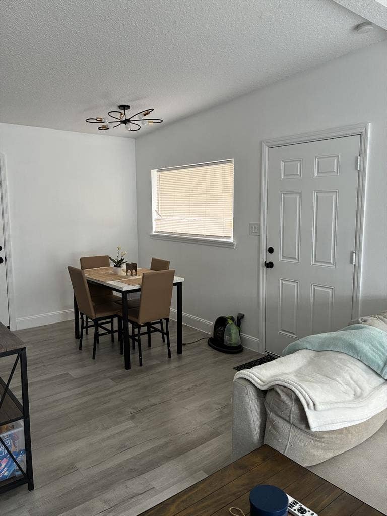 Looking for roommate- 10 months!