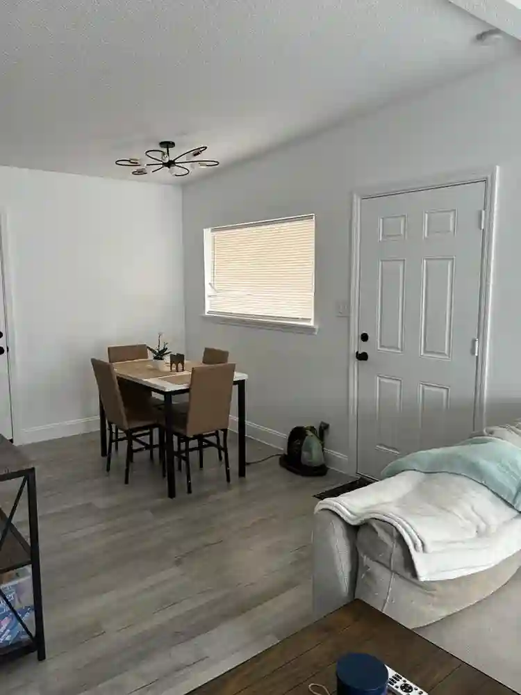 Looking for roommate- 10 months!