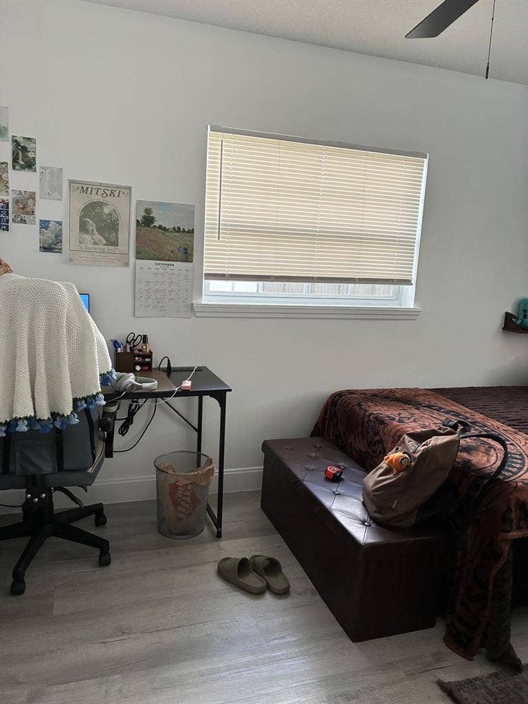Looking for roommate- 10 months!