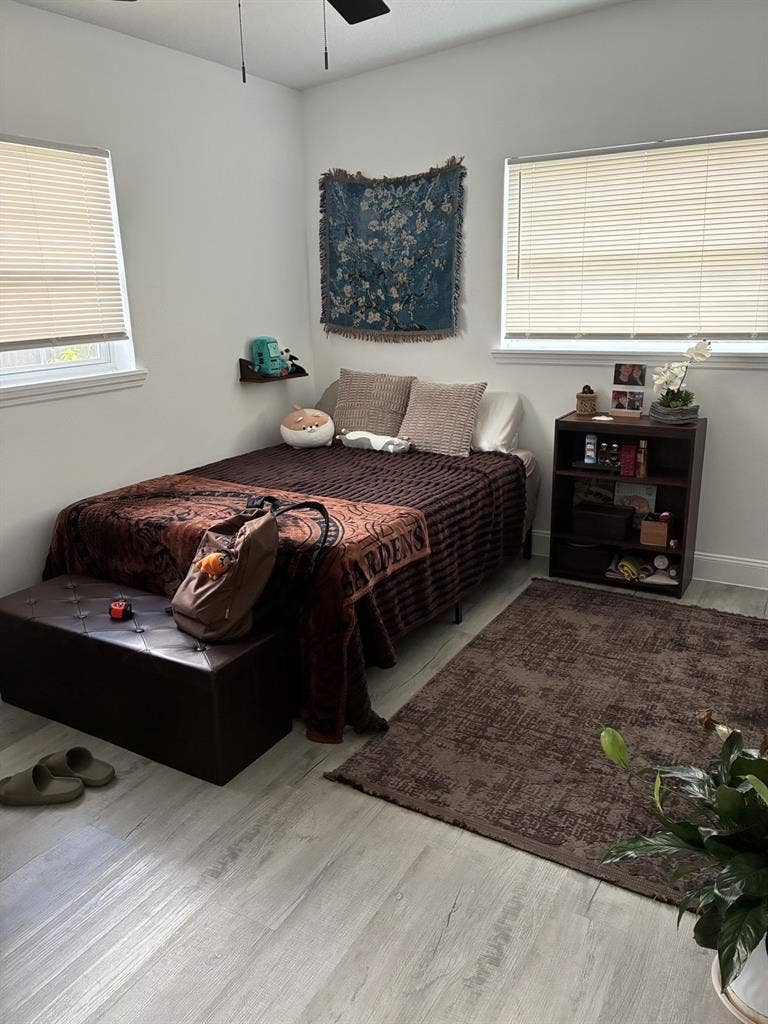 Looking for roommate- 10 months!
