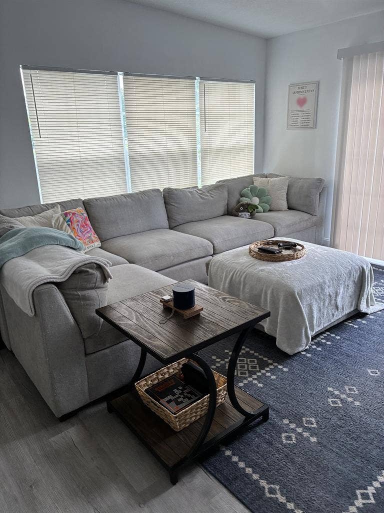 Looking for roommate- 10 months!