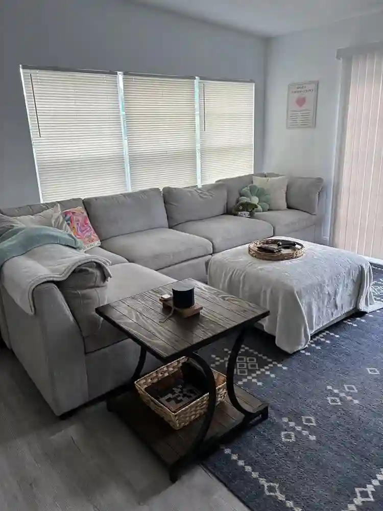 Looking for roommate- 10 months!