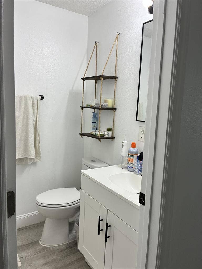 Looking for roommate- 10 months!