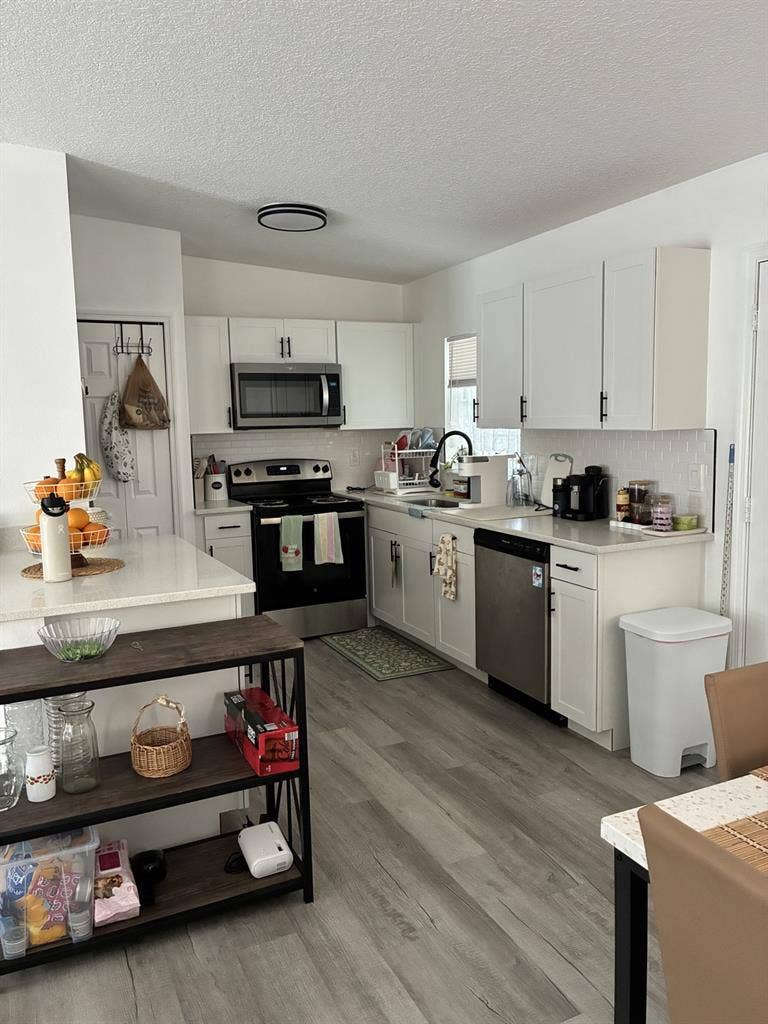 Looking for roommate- 10 months!