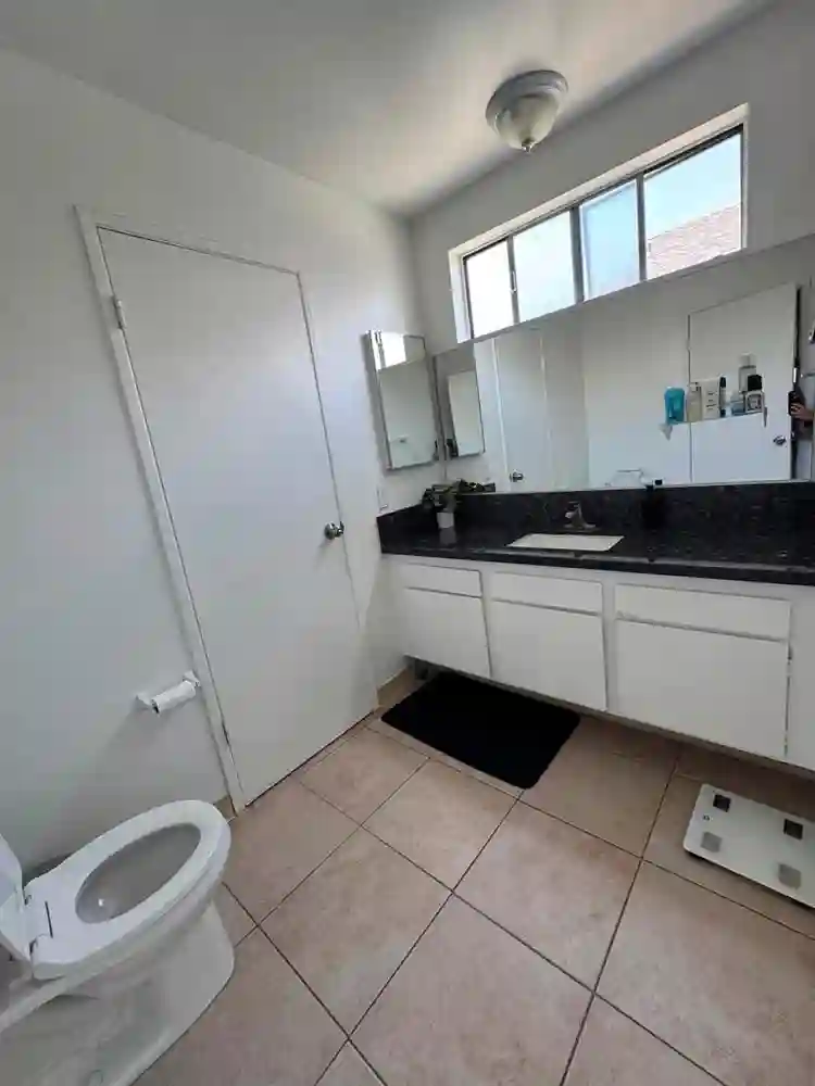 Looking for a Female Roomate