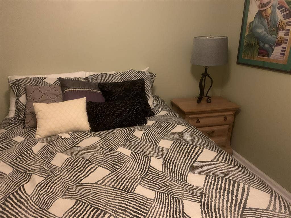 Roommate Wanted - Kernan Blvd.