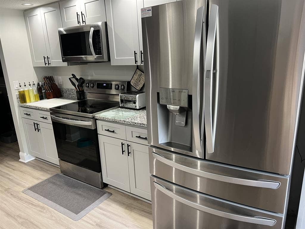 Roommate Wanted - Kernan Blvd.