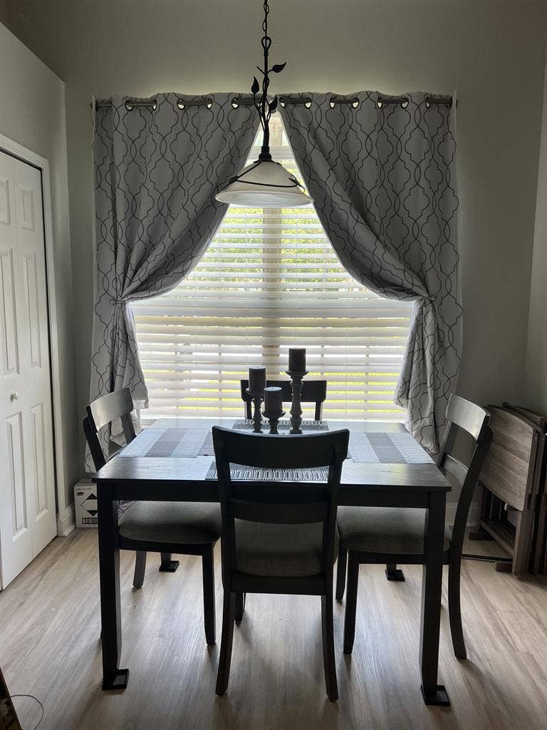 Roommate Wanted - Kernan Blvd.
