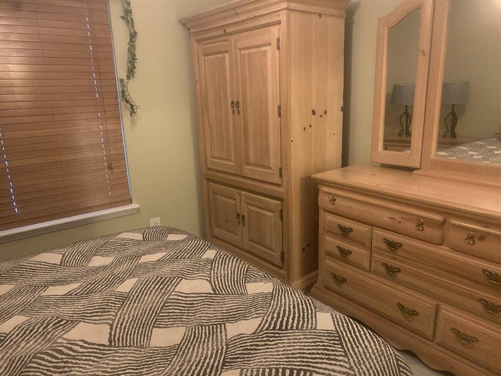 Roommate Wanted - Kernan Blvd.