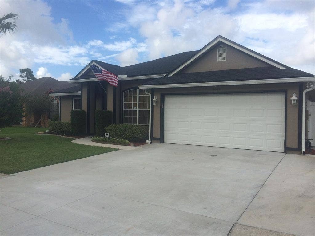 Roommate Wanted - Kernan Blvd.