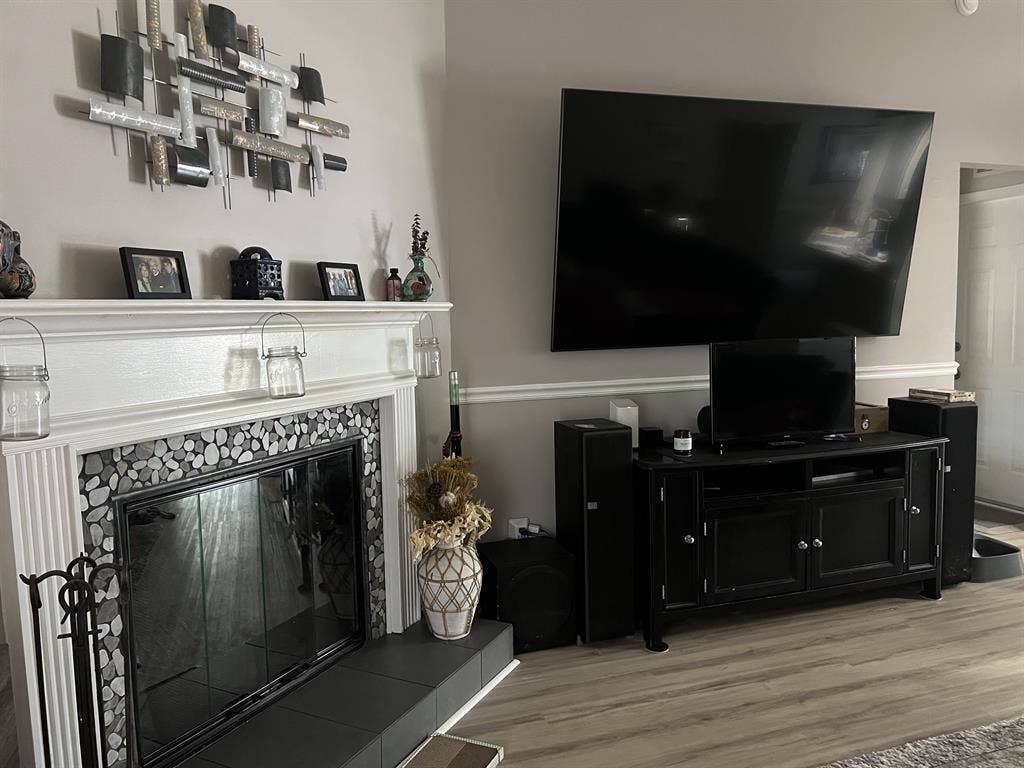 Roommate Wanted - Kernan Blvd.