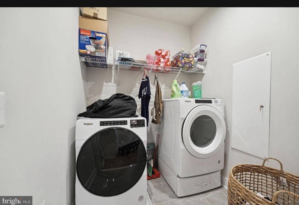 2 bed + Den condo for rent