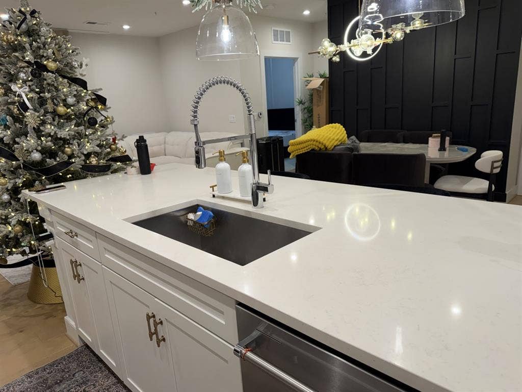 2 bed + Den condo for rent
