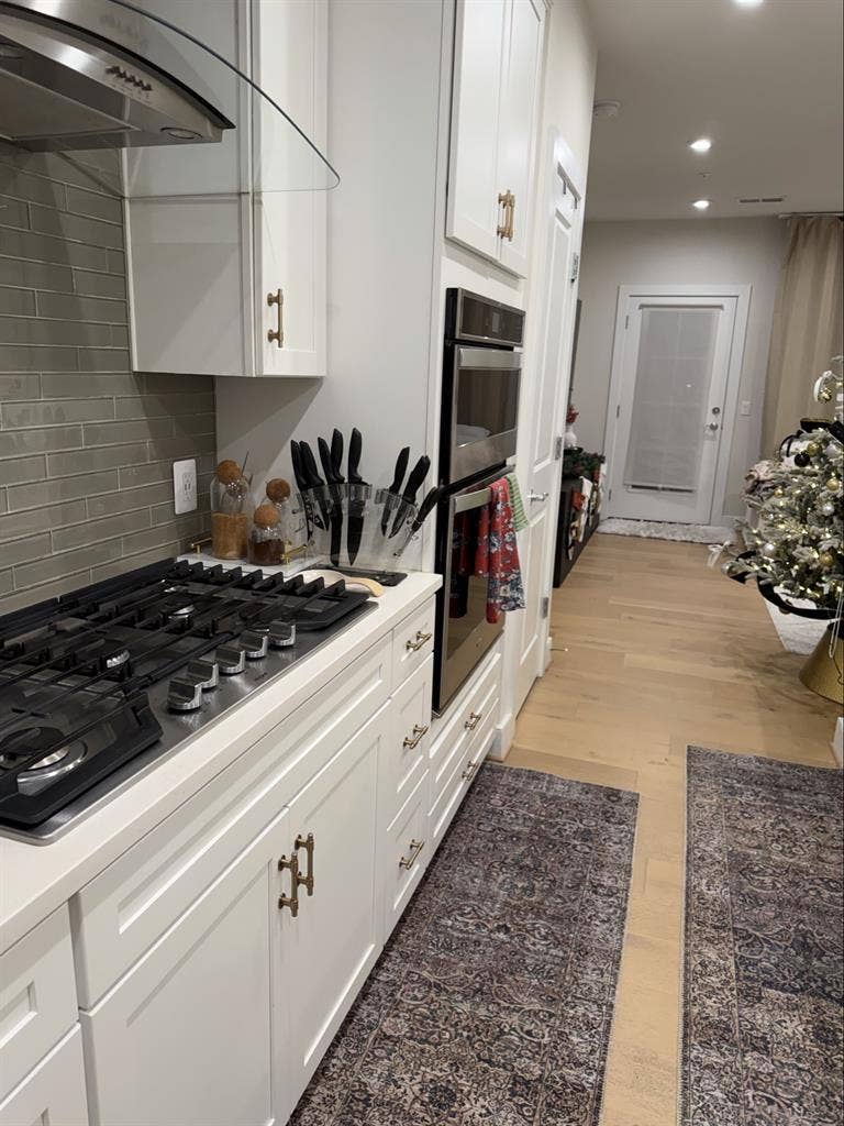 2 bed + Den condo for rent