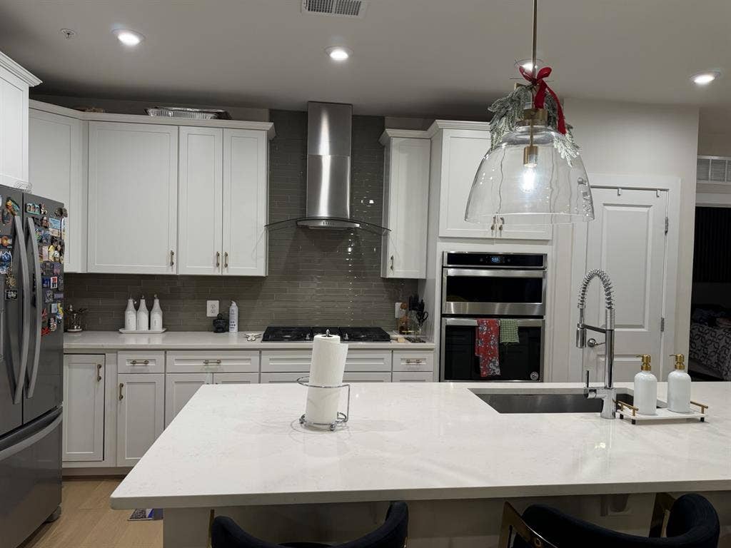2 bed + Den condo for rent