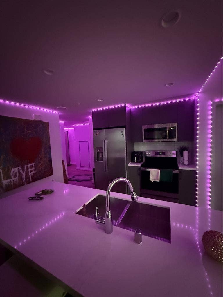 Highrise w/ en-suite bathroom ☀️