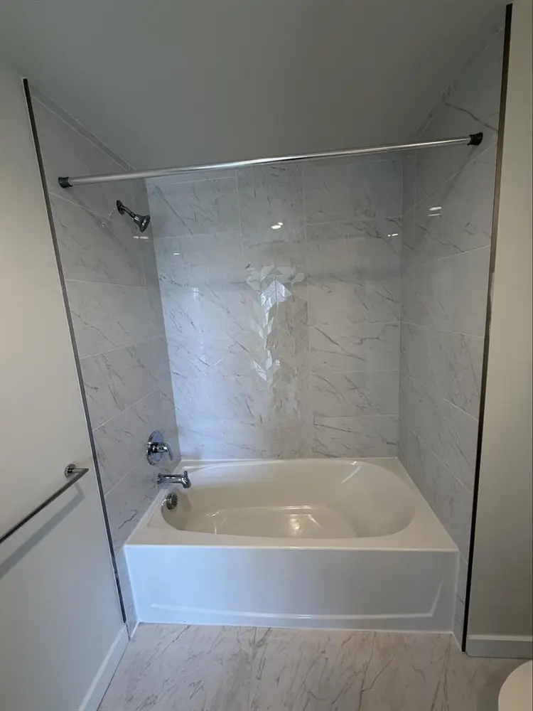 Highrise w/ en-suite bathroom ☀️