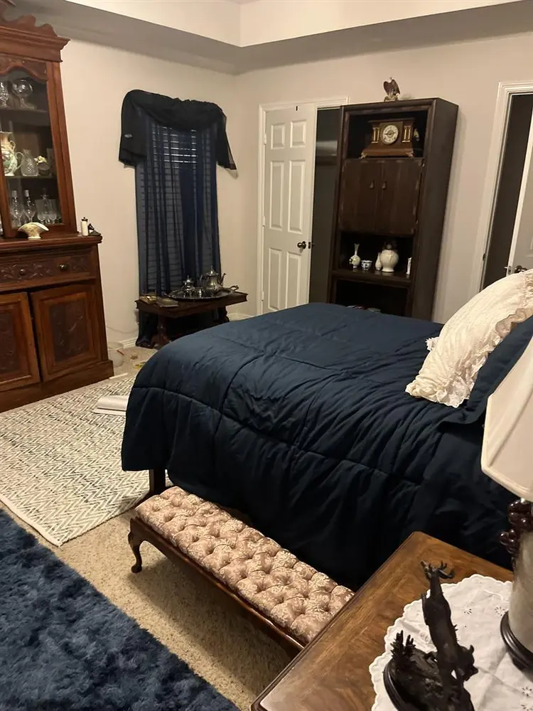 Large room for rent with 1/2 bath