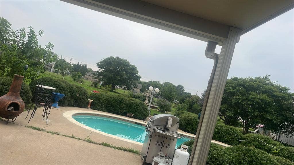 Large room for rent with 1/2 bath