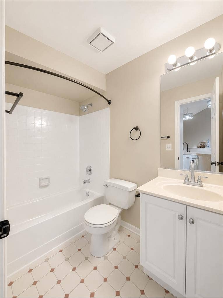 Beautiful 2 Bed/2 Bath Townhome