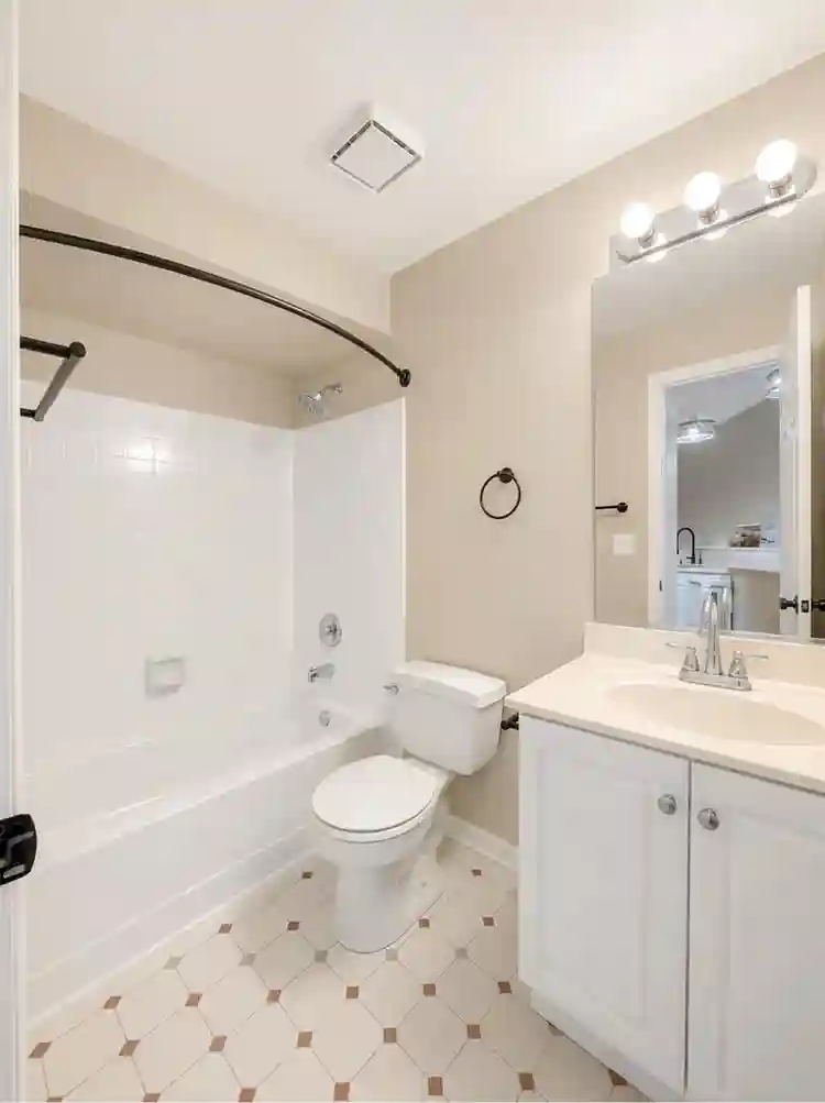 Beautiful 2 Bed/2 Bath Townhome