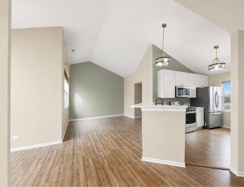 Beautiful 2 Bed/2 Bath Townhome