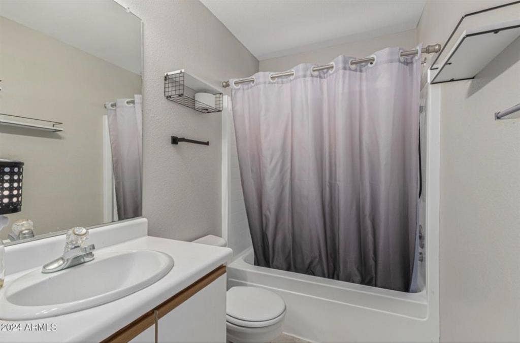 Rent room in 3 bed / 2 bath housee