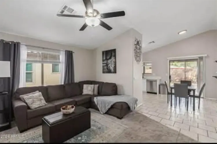 Rent room in 3 bed / 2 bath housee