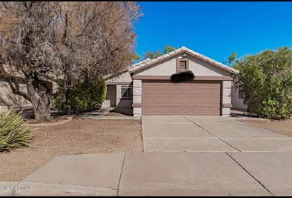 Rent room in 3 bed / 2 bath housee