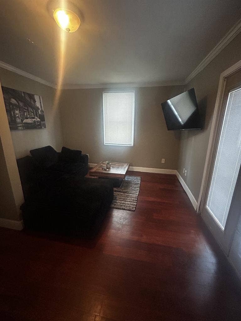 300 weekly private bathroom in room