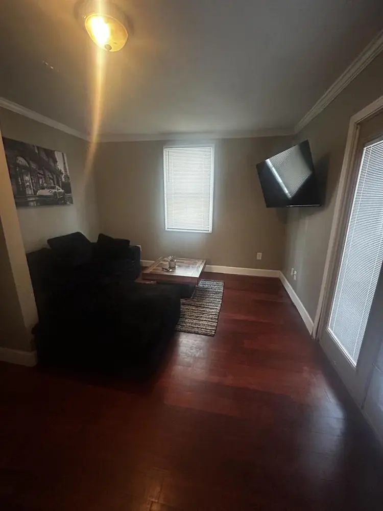 300 weekly private bathroom in room