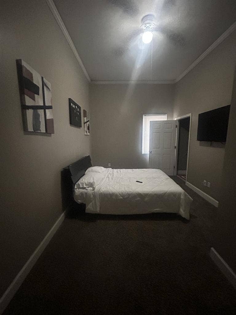300 weekly private bathroom in room