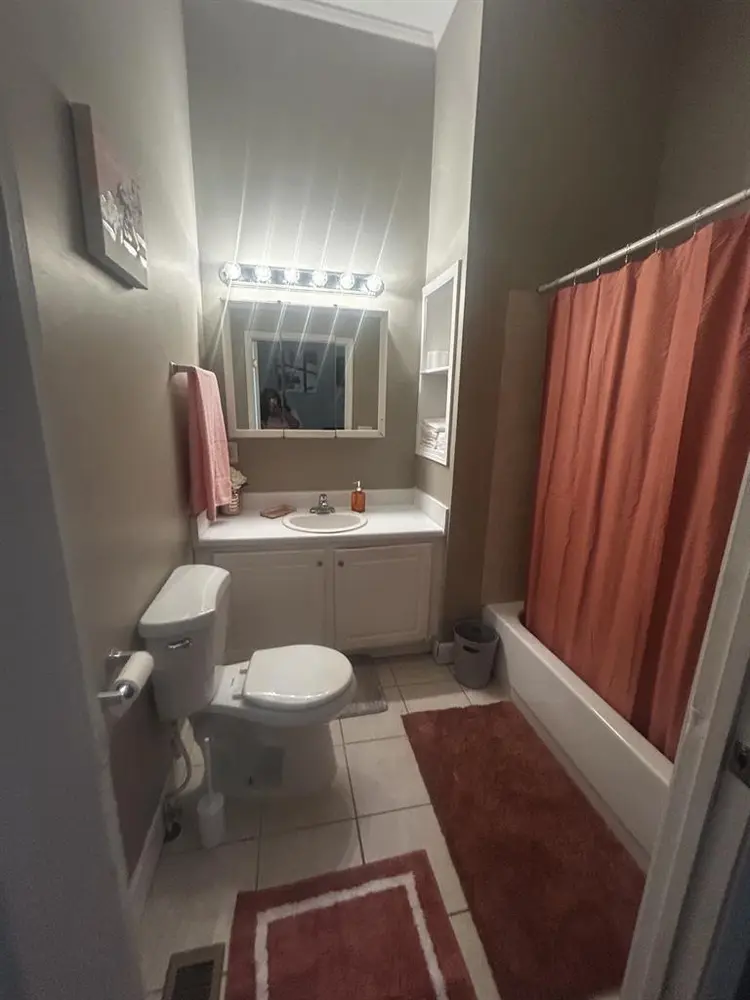 300 weekly private bathroom in room