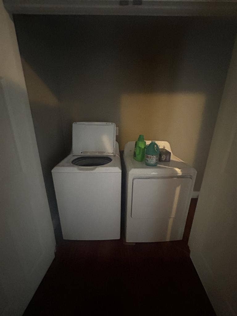 300 weekly private bathroom in room