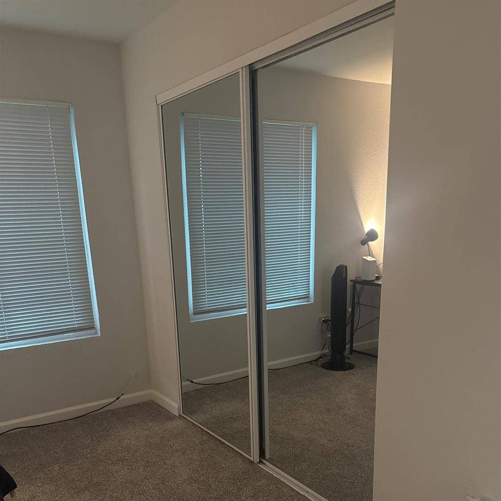 Bedroom for rent.