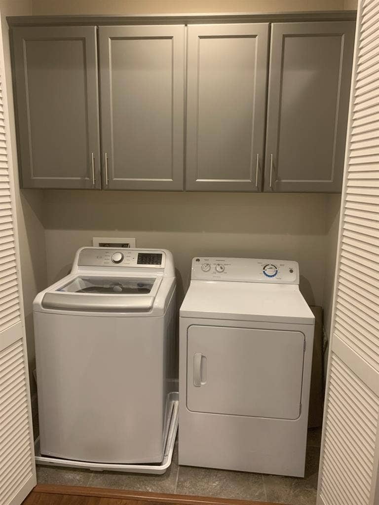 1st floor Master Suite/Full bath.