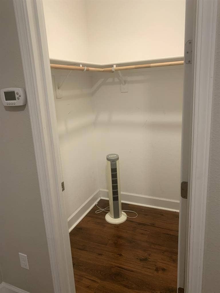 1st floor Master Suite/Full bath.