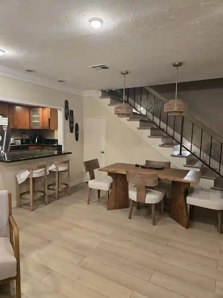 Looking for long term female roomma