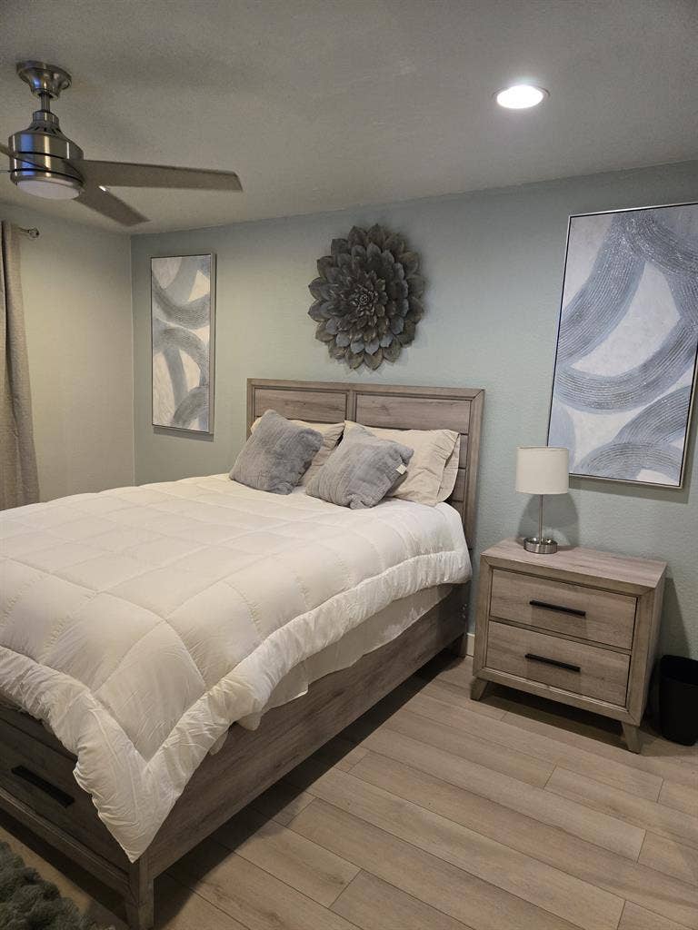 Looking for long term female roomma