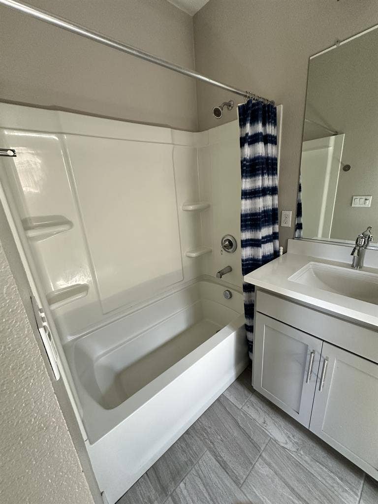 Urgent roommate needed!!