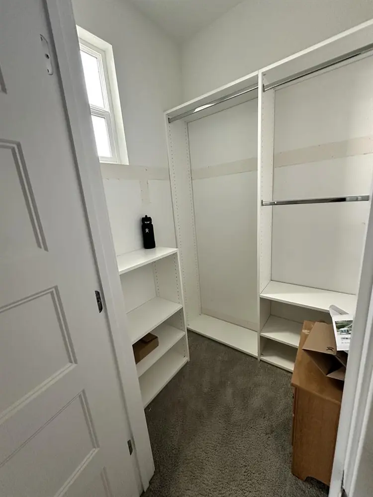 Urgent roommate needed!!