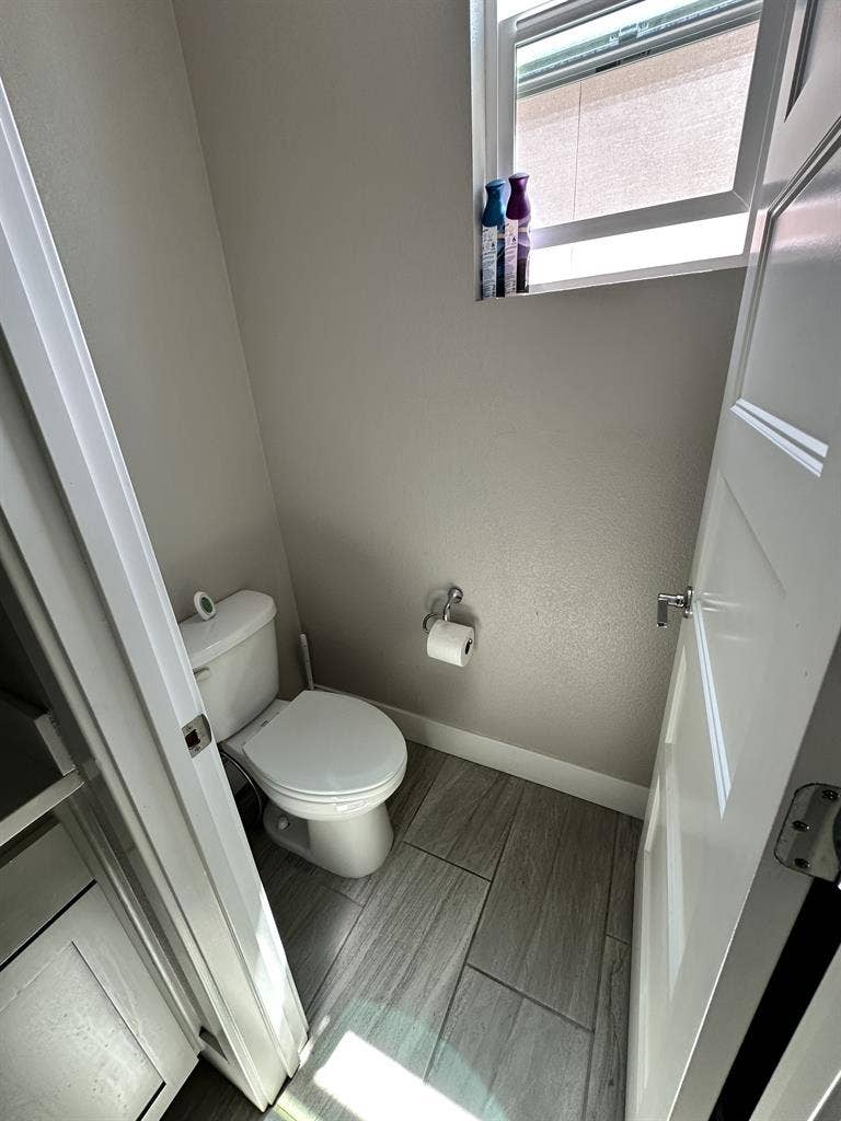 Urgent roommate needed!!