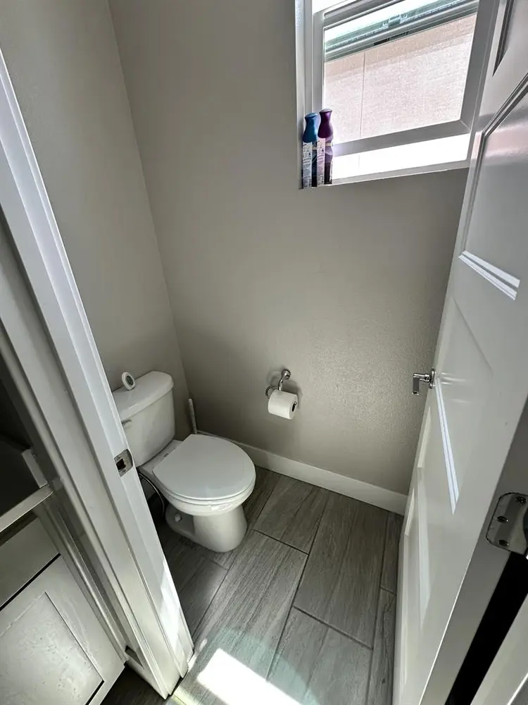 Urgent roommate needed!!