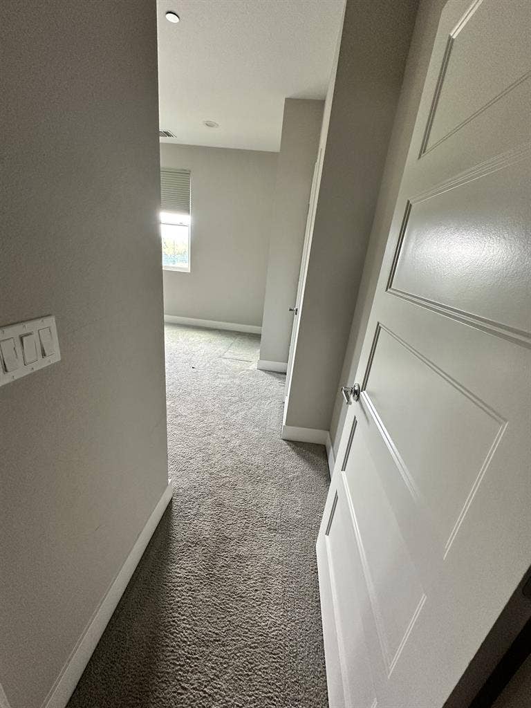 Urgent roommate needed!!