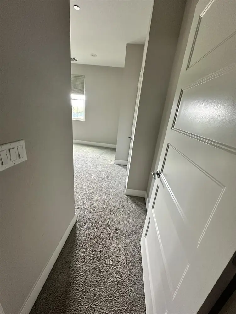 Urgent roommate needed!!